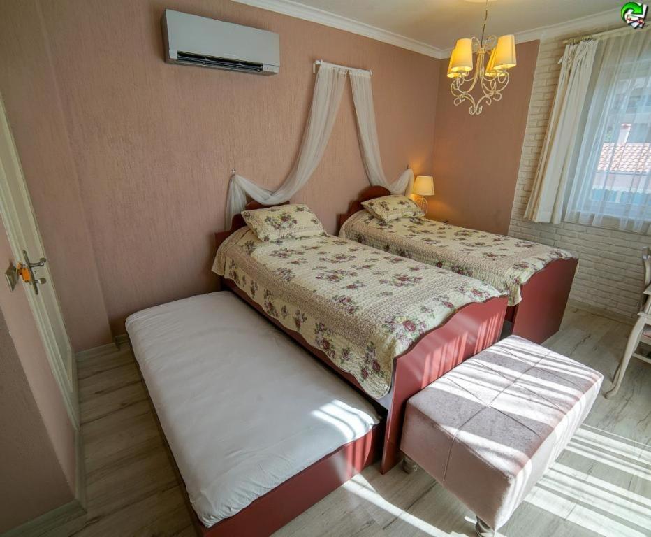 Karamela Hotel Айвалык Экстерьер фото