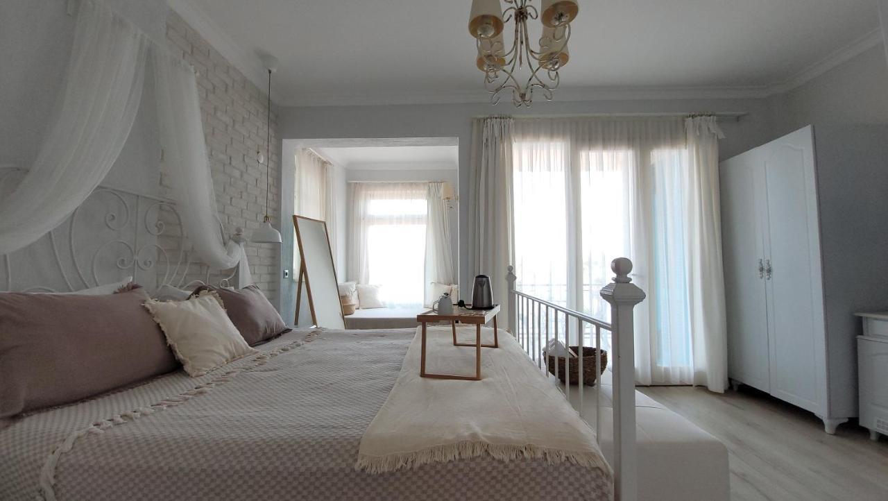 Karamela Hotel Айвалык Экстерьер фото