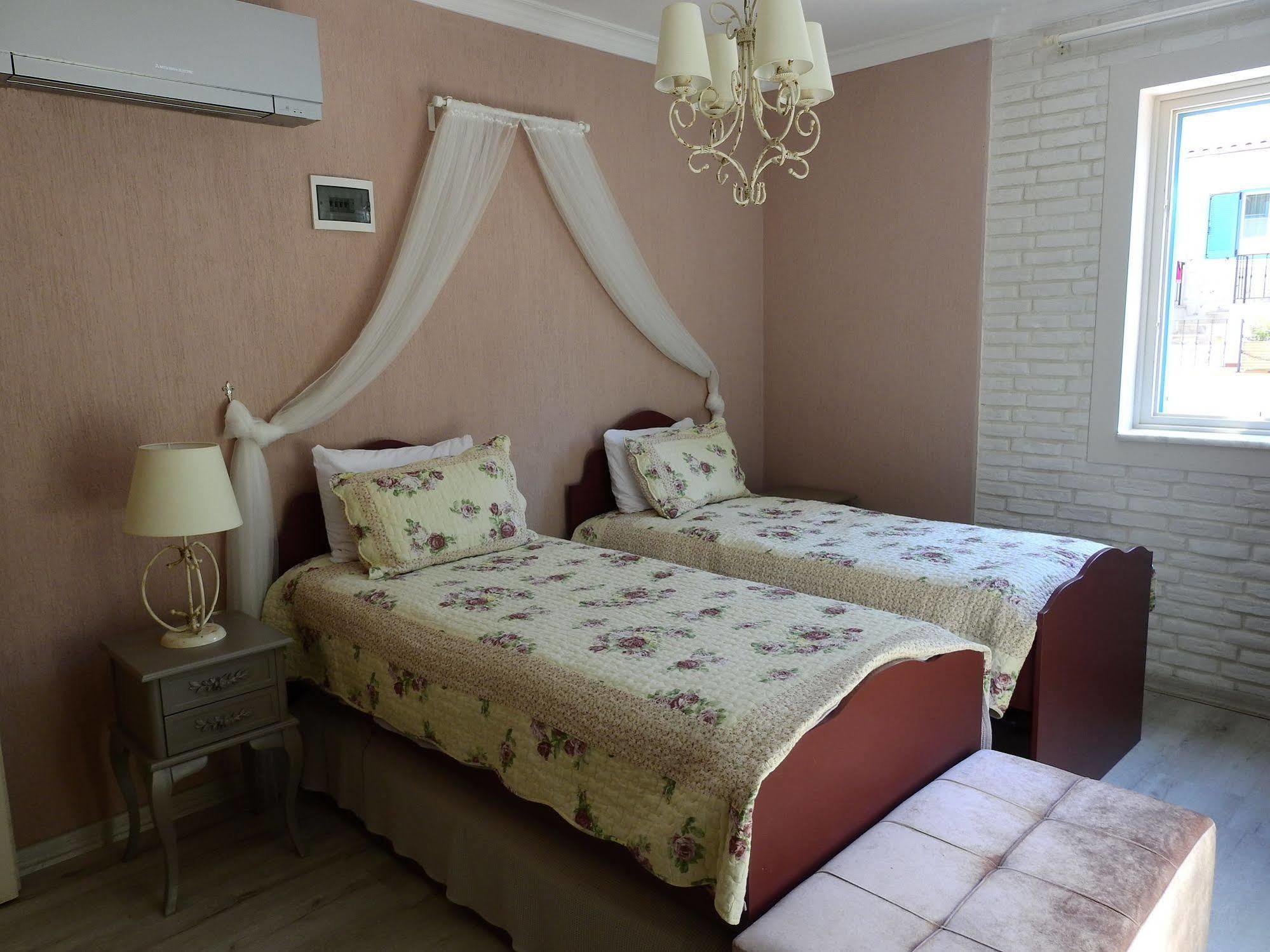 Karamela Hotel Айвалык Экстерьер фото